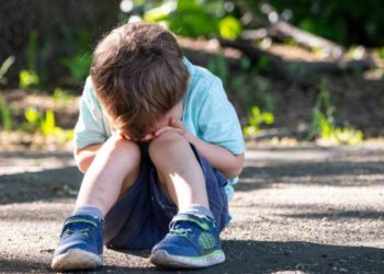 Un copil de trei ani, găsit rătăcind pe o stradă din capitală: „S-a trezit și a ieșit singur din casă”