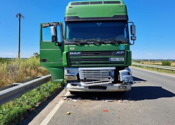 România: De la ceartă, la moarte. Un ucrainean s-a izbit cu mașina într-un TIR moldovenesc, după ce și-a înjunghiat soția
