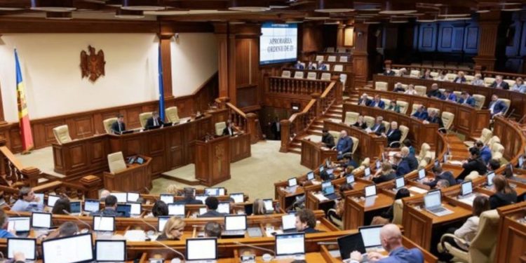 Депутаты отправляются в отпуск: повестка дня последнего заседания весенней сессии