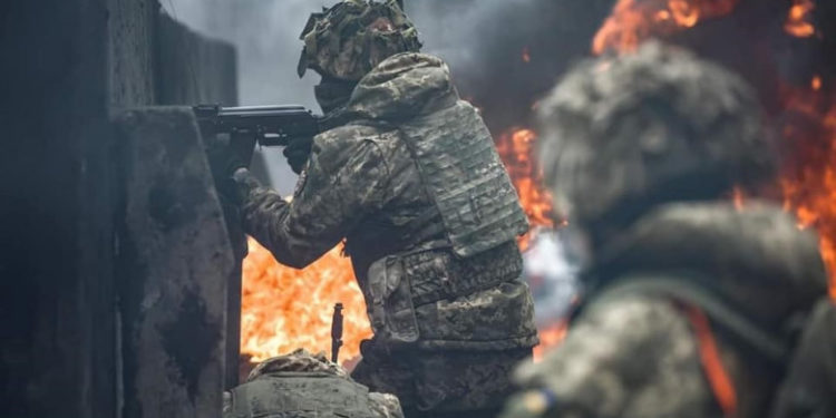 „Omenirea e mai aproape de un nou război mondial”. Rusia amenință după ce SUA au anunțat că trimit bombe cu dispersie Ucrainei