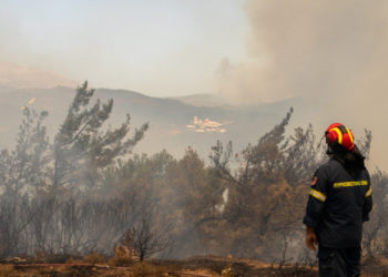 Val nou de căldură extremă în Grecia: Temperaturile ating 45 de grade. Incendiile continuă să devasteze insulele Rodos și Corfu