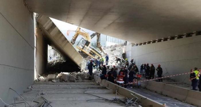 Un pod s-a prăbuşit în Grecia, există răniţi prinşi sub dărâmături