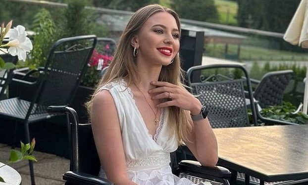 „Vă mulțumim că ați fost și continuați să fiți alături de noi”. Marcela Paladi, tânăra rămasă fără picioare în urma unui accident pe Viaduct, revine acasă din Germania | VIDEO