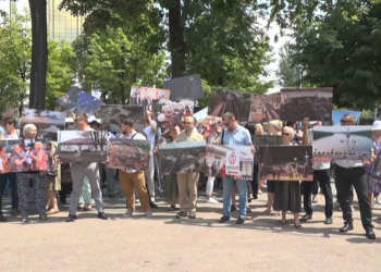 „Acest proiect de lege trebuie să fie retras. El contravine Constituției”. Flashmob mut al echipei lui Ilan Șor la Parlament, împotriva inițiativei de a interzice participarea la alegeri | VIDEO