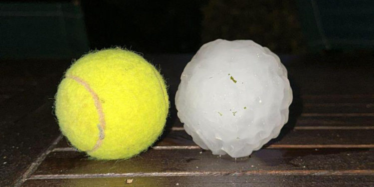 O furtună violentă cu grindină a afectat mai multe provincii din Italia, rănind 110 persoane: Bucățile de gheață căzute aveau un diametru de aproape 10 cm | VIDEO