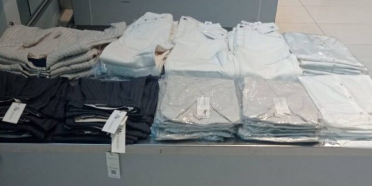 Бренд или подделка?: откуда везли партию одежды | FOTO