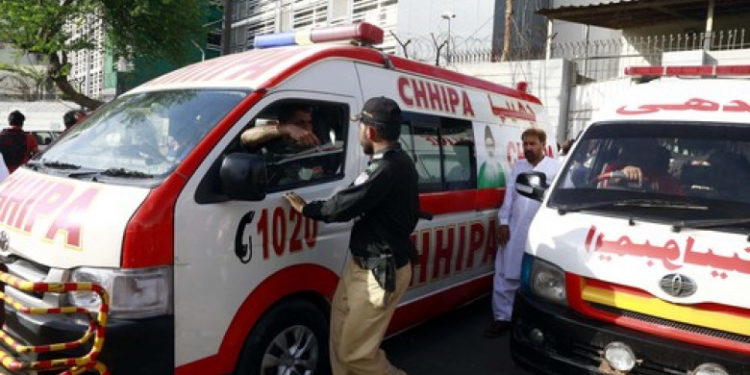 Zeci de morţi şi răniţi în urma exploziei unei bombe la un miting al unui partid islamic, în Pakistan