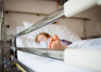 Un băiețel de 3 ani a ajuns la spital în stare extrem de gravă, după ce a înghițit un capac de masă plastică. Care este stare copilului | VIDEO