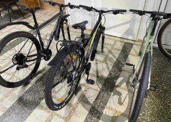 Un moldovean a încercat să introducă ilicit 3 biciclete din carbon, dar la vama Leușeni a rămas fără ele