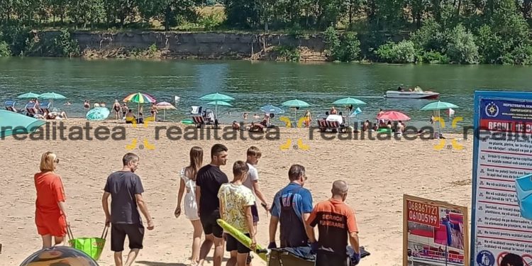 Moarte tragică pe plaja de la Vadul lui Vodă: Un bărbat s-a înecat în Nistru