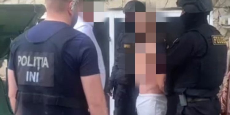 Vlogger și Tik-Toker care a filmat o adolescentă de 17 ani cu sânii goi și a publicat scena – reținut. Cameramanul acestuia a fost și el citat pentru audieri