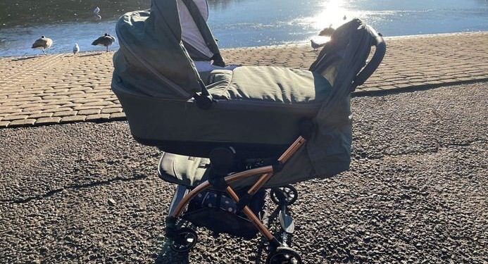 Un cărucior în care se afla un bebeluș a alunecat într-un lac din capitală. Salvatorii au reușit să îl scoată din apă și să îl resusciteze