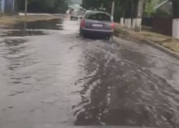 Ploaia a făcut stricăciuni în stânga Nistrului: În Camenca, apa a inundat drumuri, iar din cauza vântului, orașul a rămas fără curent | VIDEO