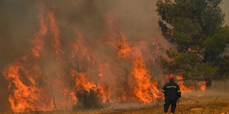 Incendii distrugătoare, în Grecia. Insula Rodos arde deja de o săptămână. MAEIE, către cetățenii moldoveni: Evitați deplasările spre zonele periculoase | VIDEO