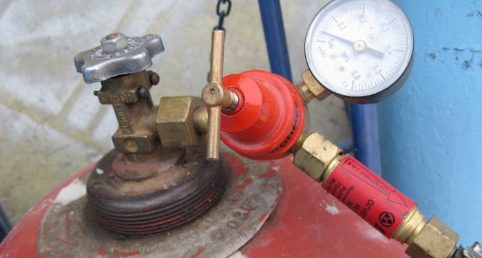 O minoră de 14 ani a avut de suferit după ce a racordat de una singură aragazul la butelia de gaz