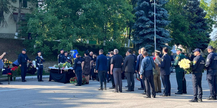 Zi de doliu național în toată țara: Un ultim omagiu a fost adus polițistului de frontieră Serghei Muntean, împușcat mortal la datorie | VIDEO
