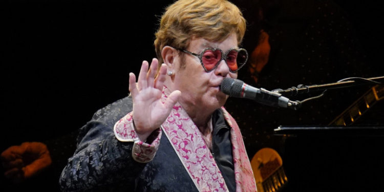 Elton John și-a încheiat cariera pe scenă. 30.000 de fani au mers la ultimul său concert