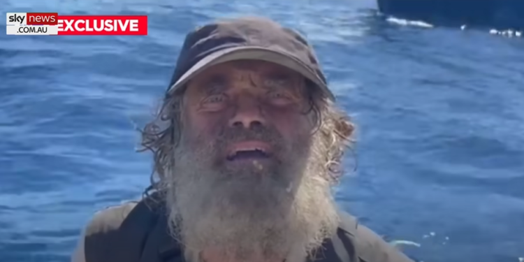 В Тихом океане спасли моряка и его собаку: Они два месяца дрейфовали после крушения