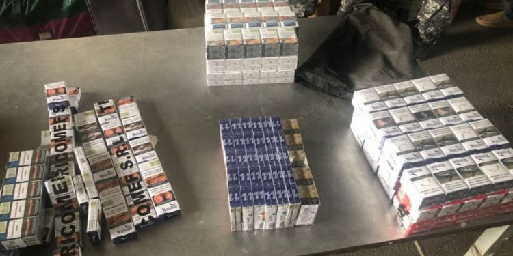 Попытка контрабанды сорвалась: молдаванин пытался провезти более 300 пачек сигарет | FOTO