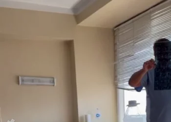 «Хочется расстрелять». В сети появилось видео со скрытой камеры, где врач грубо упрекает пациентку за незнание румынского языка