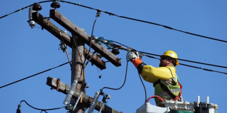 Aproape 500 de localități rămân fără lumină, după furtuna din această noapte. Raioanele afectate