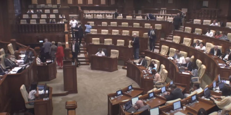 Politica bugetar-fiscală pe anul 2024, aprobată de deputații PAS. Comuniștii și Socialiștii nu au participat la procedura de vot: Amendamentele propuse de noi, nu sunt susținute | VIDEO