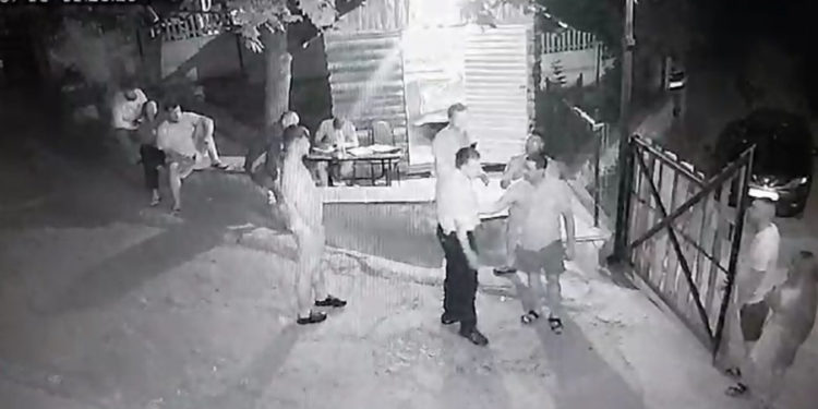Doi polițiști care au luat la bătaie administratorul și paznicul unei baze de odihnă din Suruceni, concediați. Alții patru au fost sancționați | VIDEO