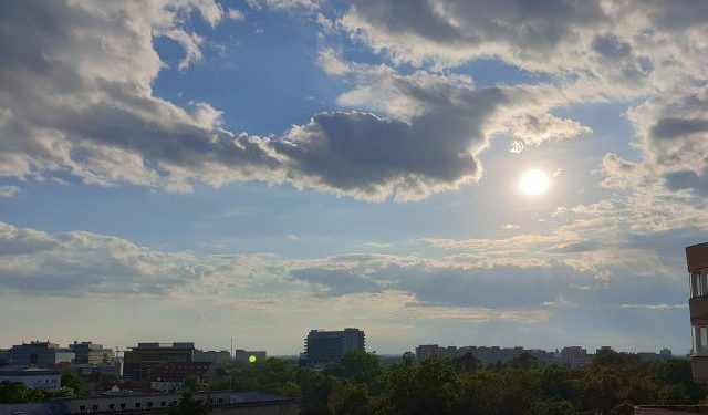 Cer parțial noros, fără precipitații în toată țara: Ce temperaturi ne promit meteorologii
