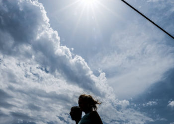 „Este Iadul pe Pământ”. Planeta arde din cauza valului de căldură extremă, iar tot mai mulți oameni mor sau ajung în spitale | VIDEO