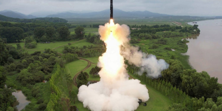 Racheta balistică a lui Kim Jong Un, cu care amenință SUA, s-ar fi prăbușit în Rusia