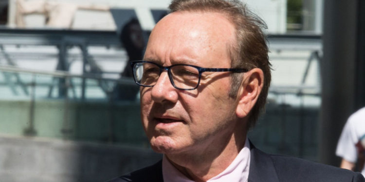 Kevin Spacey a fost achitat pentru toate acuzațiile de agresiune sexuală și viol. Actorul a început să plângă la citirea verdictului