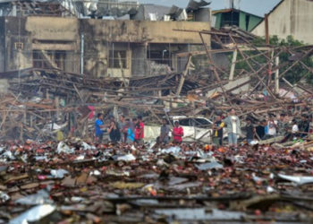 Cel puţin 10 oameni au murit în Thailanda şi peste 100 au fost răniţi într-o explozie la un depozit de artificii