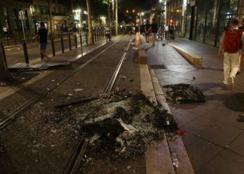 Во Франции задержали более 700 человек в пятую ночь беспорядков