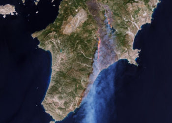 GRECIA: Incendiile din Rodos se văd din spațiu. Localnicii care și-au lăsat casele în calea flăcărilor strigă după ajutor