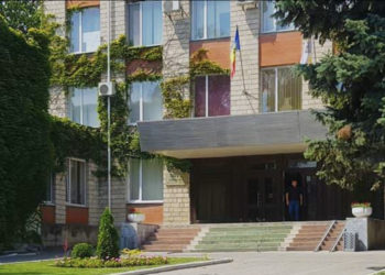 В Кишиневе сотрудница претуры за взятку подделывала документы о прохождении альтернативной службы