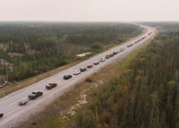 В Канаде 20-тысячный город эвакуируют из-за пожаров