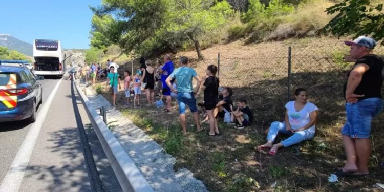 Спасли от убийственной жары: автобус с гражданами Молдовы сломался во Франции