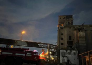 Россия вновь атаковала Одесскую область. Мощные взрывы в порту Измаила были видны с территории Румынии | VIDEO