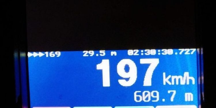Возле города со скоростью 200 км/ч. Полицейские поймали нарушителя у Сынжерей