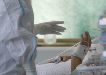 Numărul cazurilor de COVID-19, în creștere. A fost înregistrat și un deces