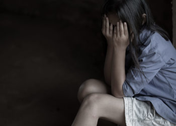 Au impus o minoră să facă sex pentru bani cu un bărbat de 75 de ani. Detalii din dosarul unui cuplu din Edineț | VIDEO