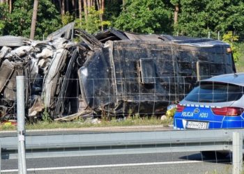 Dublu accident cu moldoveni în Polonia. Au suferit în autocarul izbit de camion, apoi ambulanța s-a răsturnat | VIDEO
