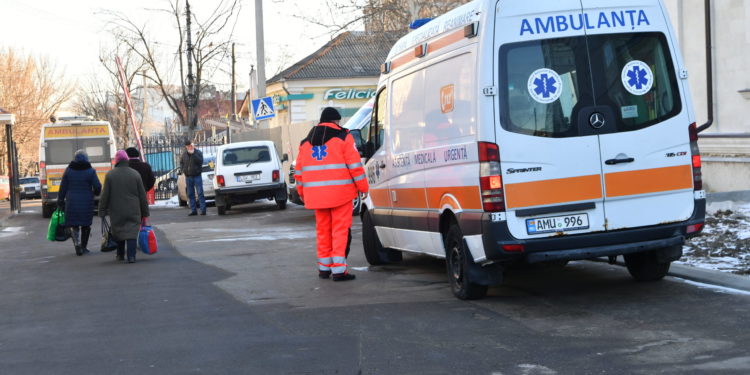 В Каинарах врачи приняли роды в машине скорой помощи