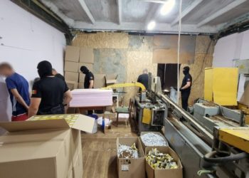 Подпольный цех по производству сигарет: продукцию контрабандой отправляли в Украину