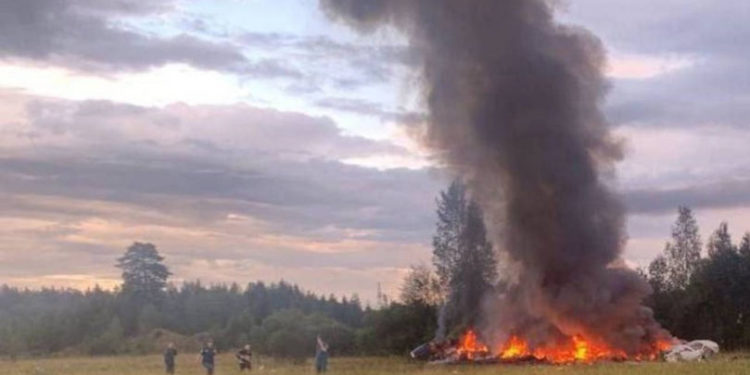 Totul despre avionul șefului Wagner care s-a prăbușit deasupra Rusiei: „RosAviația” a publicat lista celor zece pasageri, iar unii analiști nu exclud că moartea lui Prigojin ar fi fost o înscenare | VIDEO