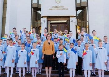 Maia Sandu cu un cor de copii a felicitat poporul ucrainean cu Ziua Independenței | VIDEO