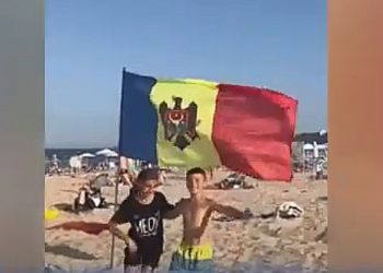 Tinerii din Ansamblul Vatra Neamului au evoluat pe scena din Bulgaria | VIDEO