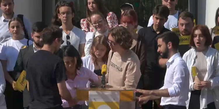 Депутату от PAS стало плохо во время пресс-конференции у парламента