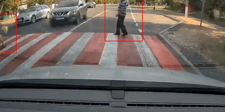 Trei persoane, printre care un copil, la un pas să fie striviți pe trecere, la Orhei