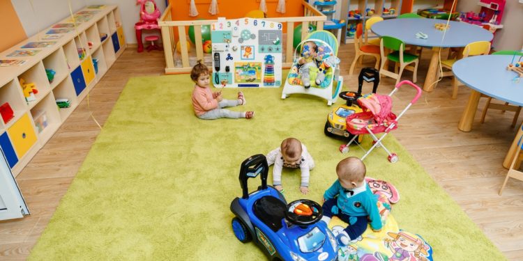 В Унгенском районе директор яслей взяла мужа на работу охранником